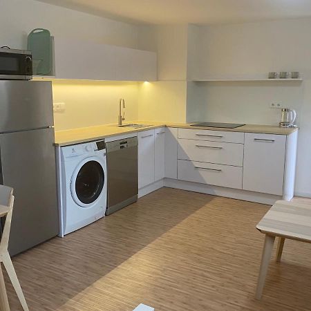 Red Travel Apartment ดวูร์กราโลเว นัด ลาเบม ภายนอก รูปภาพ