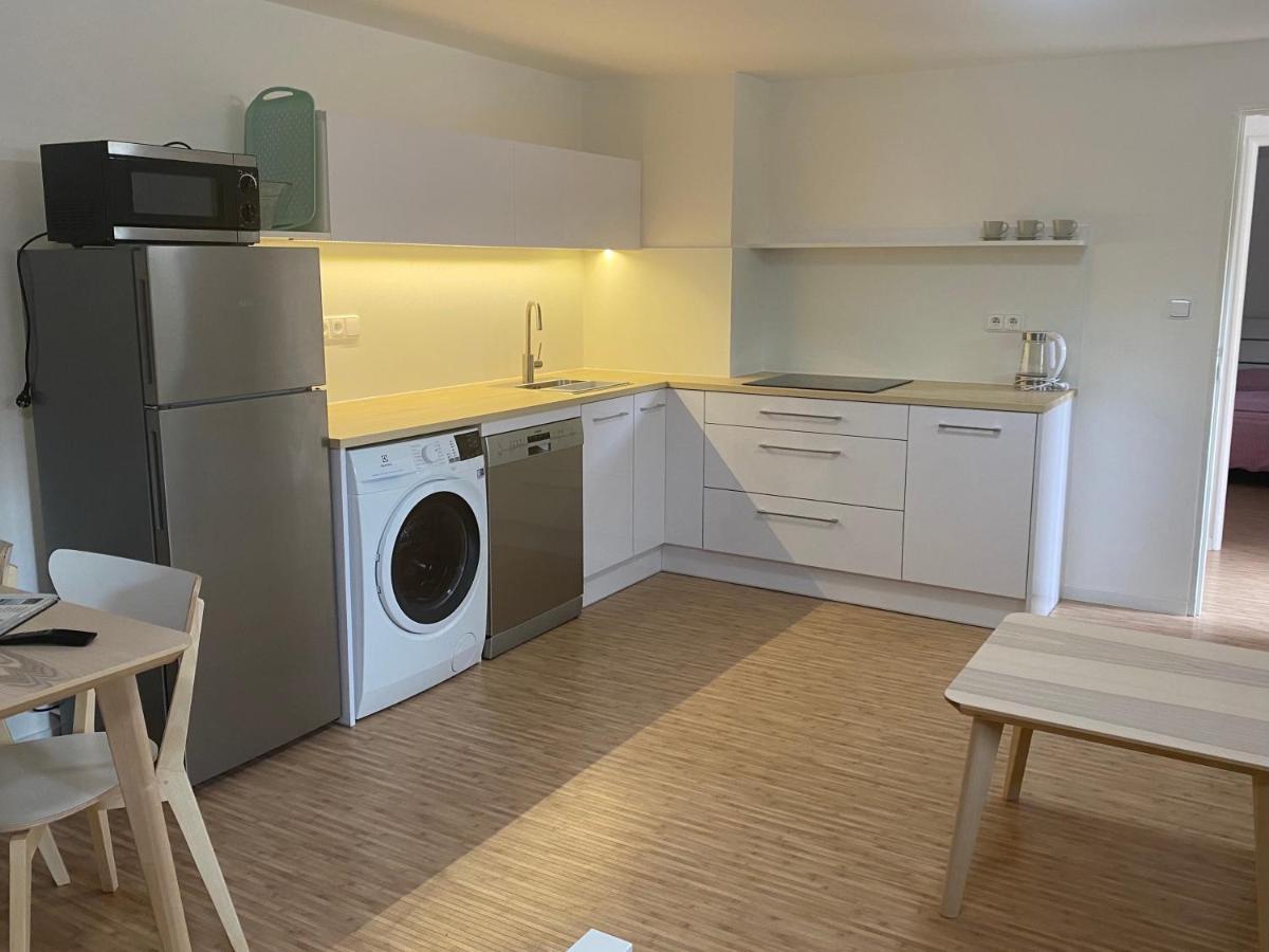 Red Travel Apartment ดวูร์กราโลเว นัด ลาเบม ภายนอก รูปภาพ