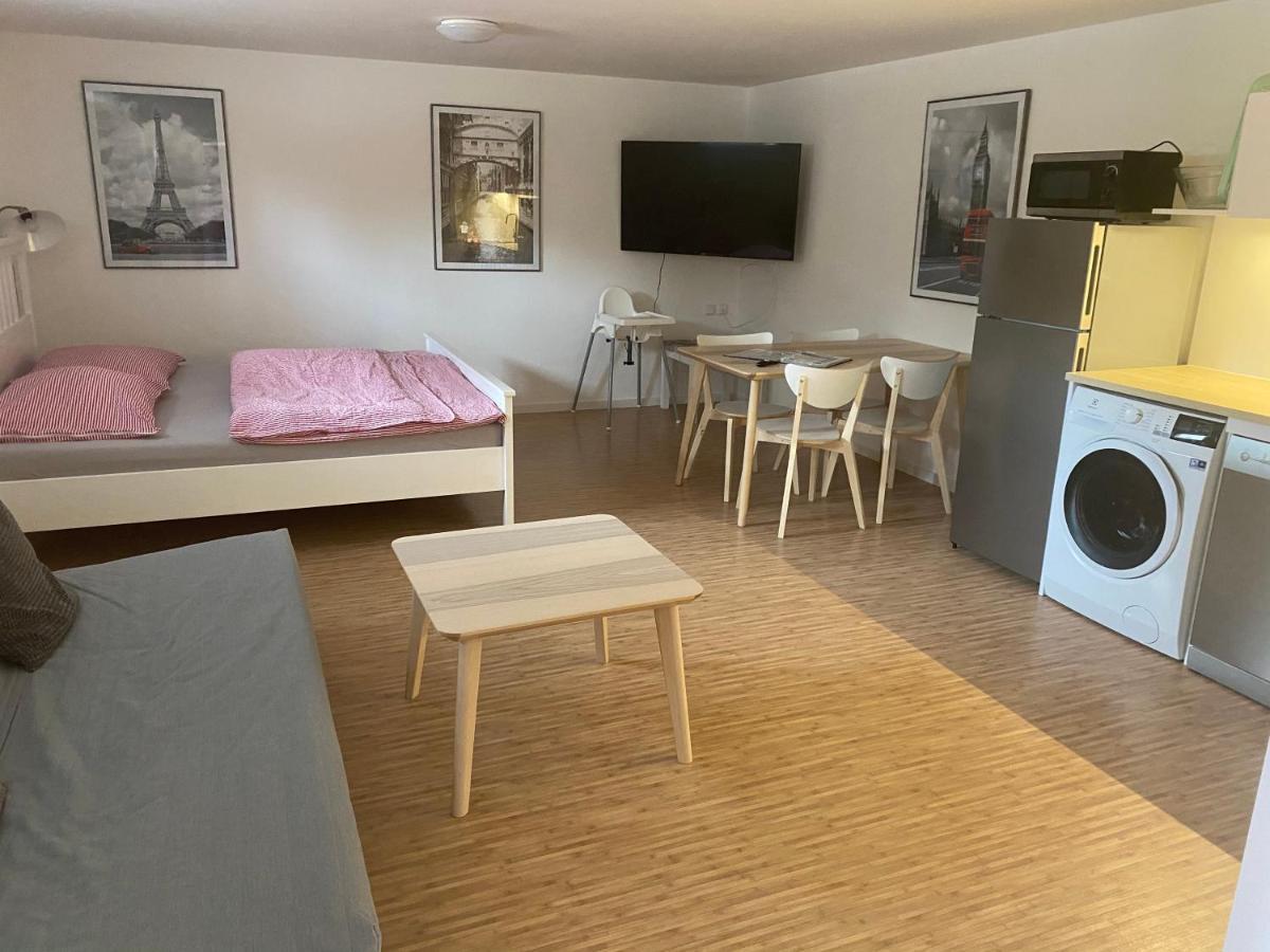 Red Travel Apartment ดวูร์กราโลเว นัด ลาเบม ภายนอก รูปภาพ